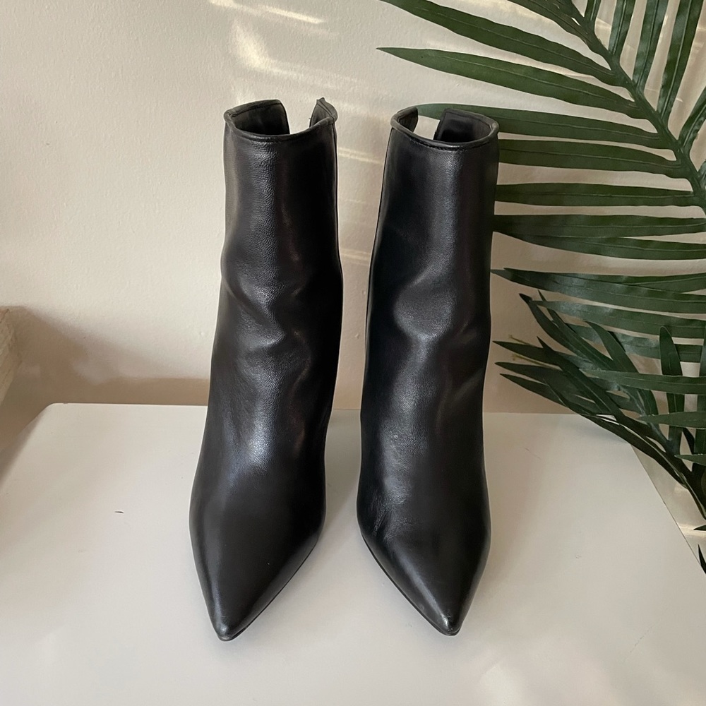 Steve Madden Black Leather Ankle Boots “Trista”